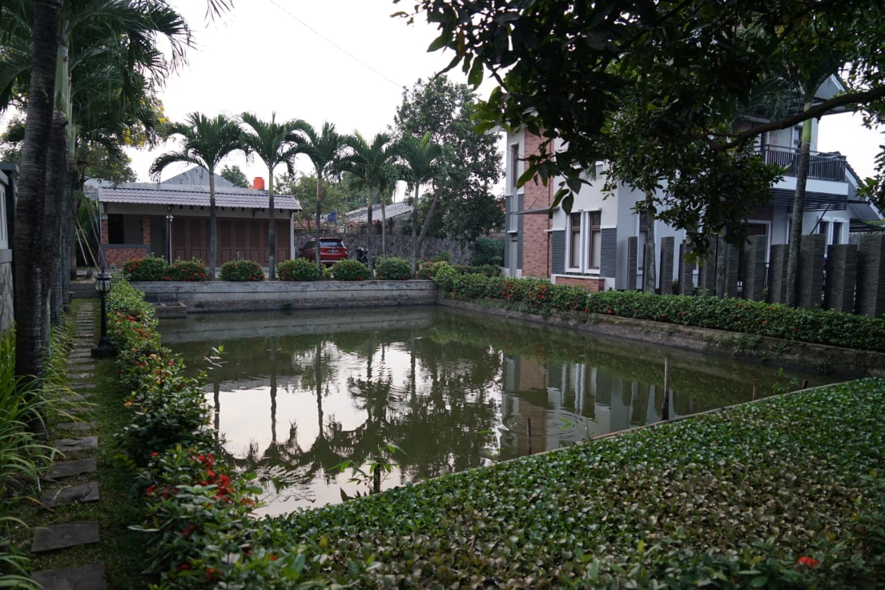 Pesona Air - Jogging track yang mengelilingi villa