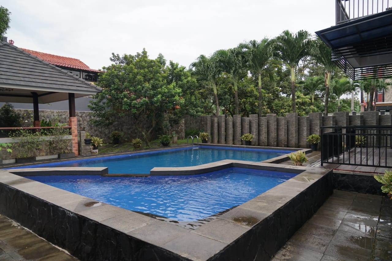 Pesona Air - Kolam renang untuk anak dan dewasa