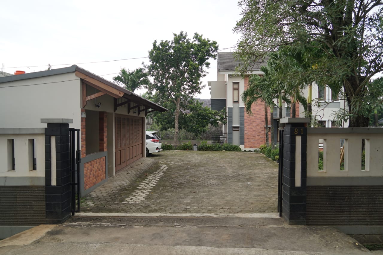 Pesona Air - Parkiran luas dan aman  baik untuk kendaraan motor dan mobil